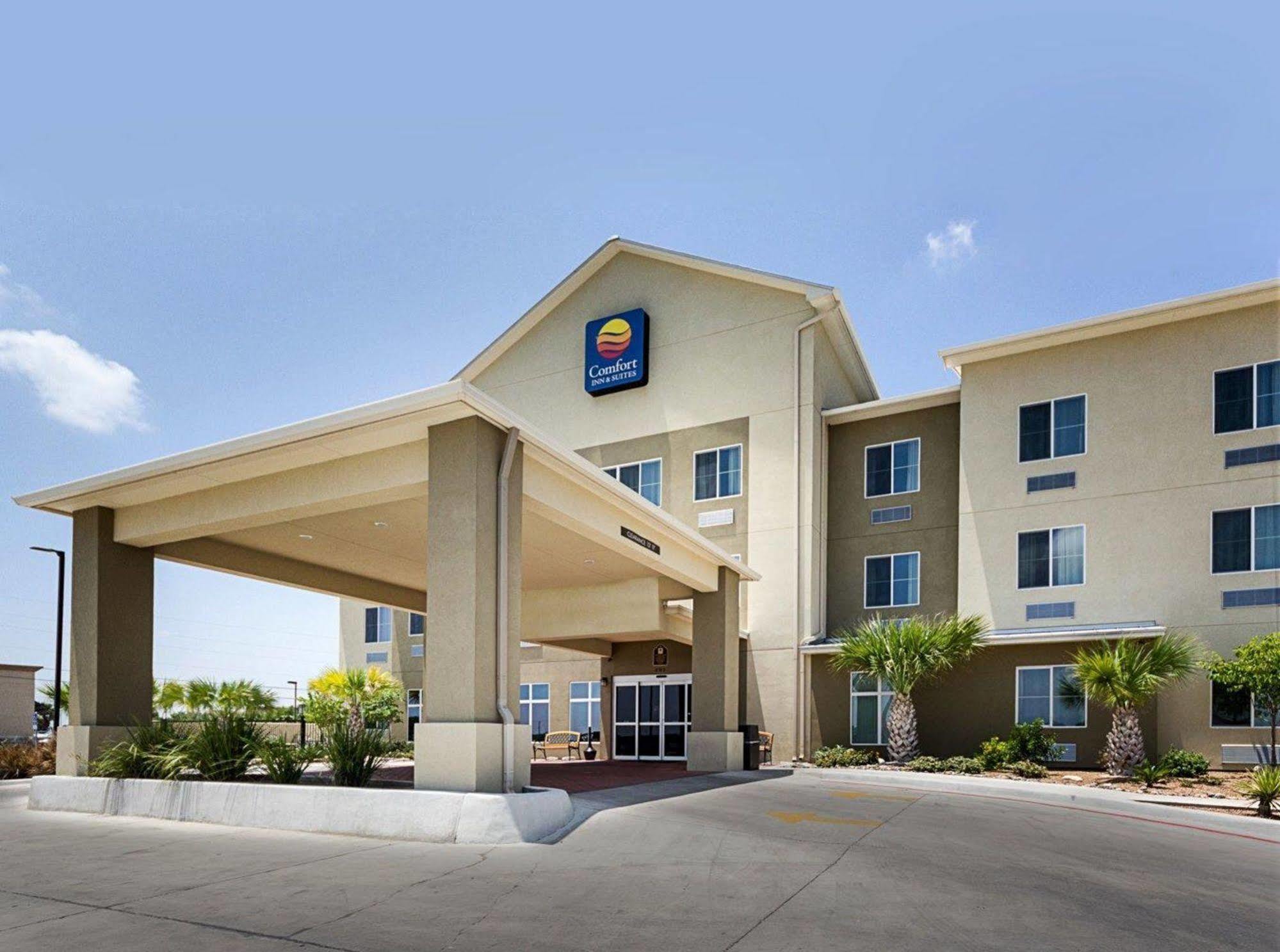 Comfort Inn & Suites Lakeside Eagle Pass Exterior photo